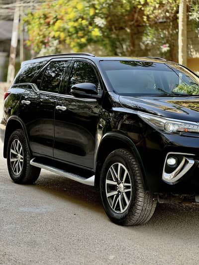 NEED URGENT PAYMENT Toyota fortuner sigma4 B2b orignal bt corolla revo