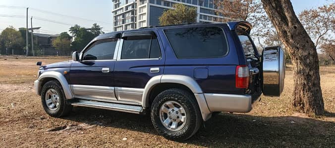 Toyota Surf with sunroof