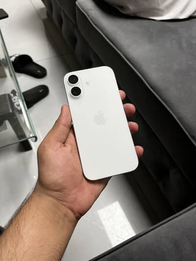 Iphone 17 Jv slightly used with box