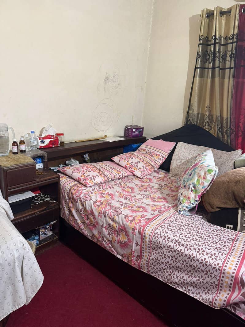 Queen  size double  bed 0