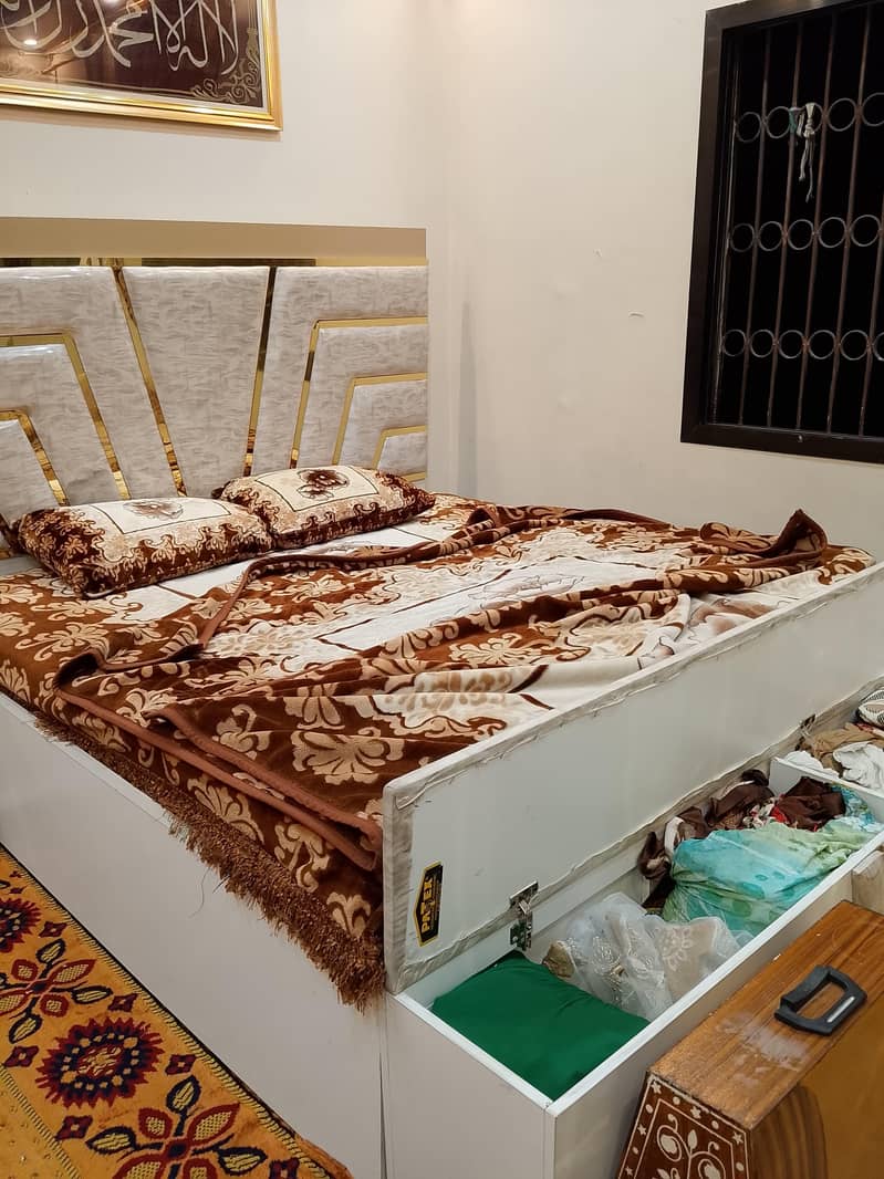 complete room bed closed devisor 0