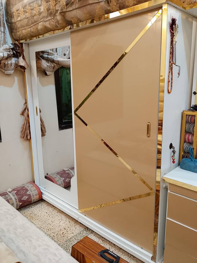 complete room bed closed devisor 4