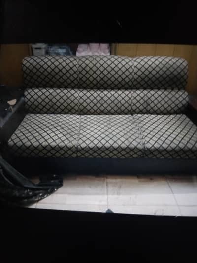 5 sister sofa set available in good condition
