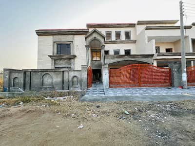 1 Kanal Designer House Available For Sale.