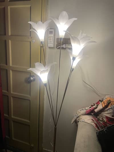 Lamp side corner branded