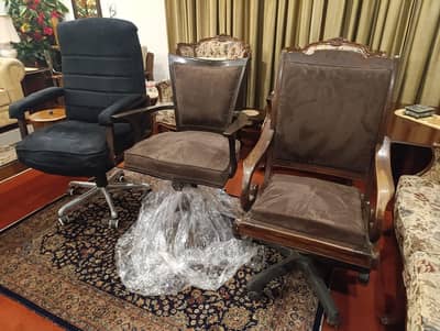 4 office chairs. 10/10. DHA. Call only