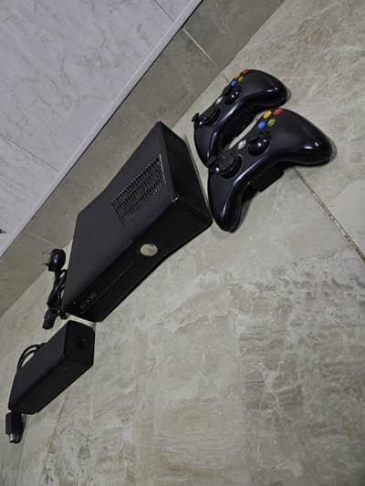 xbox 360 slim jtag 250gb with 2 wireless controller