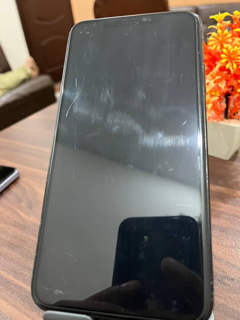 iPhone 11 Pro Max 6