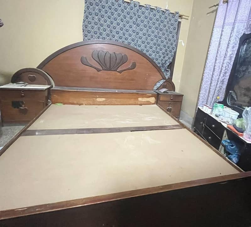 Bed with side tables 3