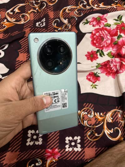 zero 40 2025 model  8gb 256 GB pta approved