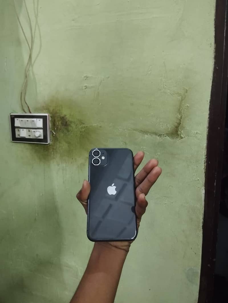 iPhone 11 4