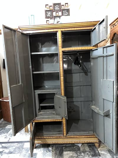 Safe Almaari wadrobe high quality