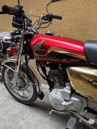 CG 125 Golden Edition 2024