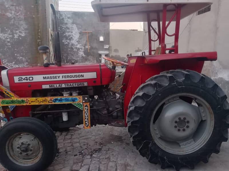 MF 240  model 2011 2