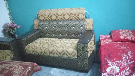 6 seater sofa condition 10/10 bohat acha hai