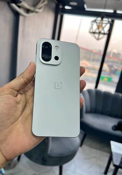 OnePlus 13s • Sim Time Available