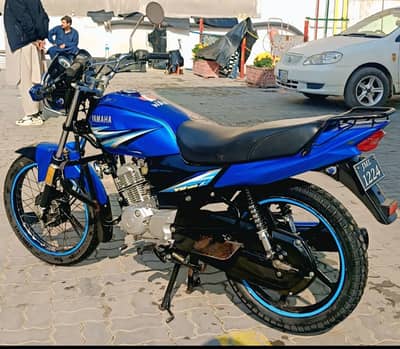 YAMAHA YBR. Z  ( 10/10 Condition)