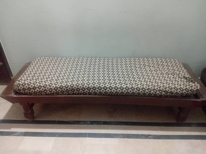 sethi/sitting/sofa 0