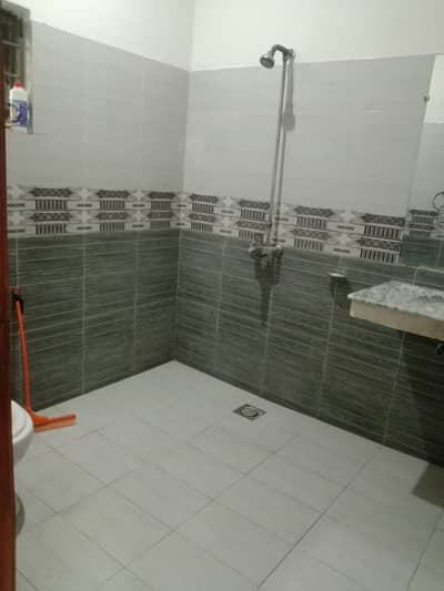 7 MARLA SECOND FLOOR FOR RENT NO GAS