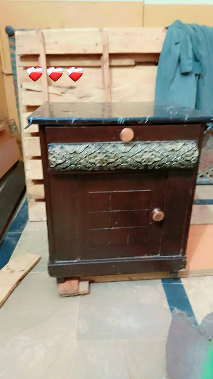 Bed WITH SIDE TABLES 3