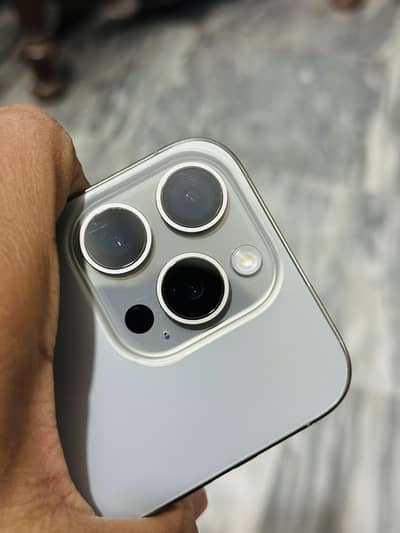IPHONE 15 PRO FACTORY UNLOCKED WITH BOX NATURAL TITANIUM 128
