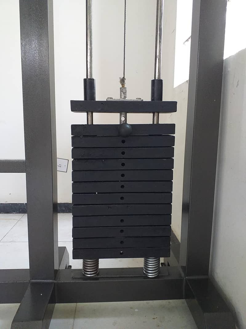 LAT PULLDOWN  MACHINE/Home used. 3