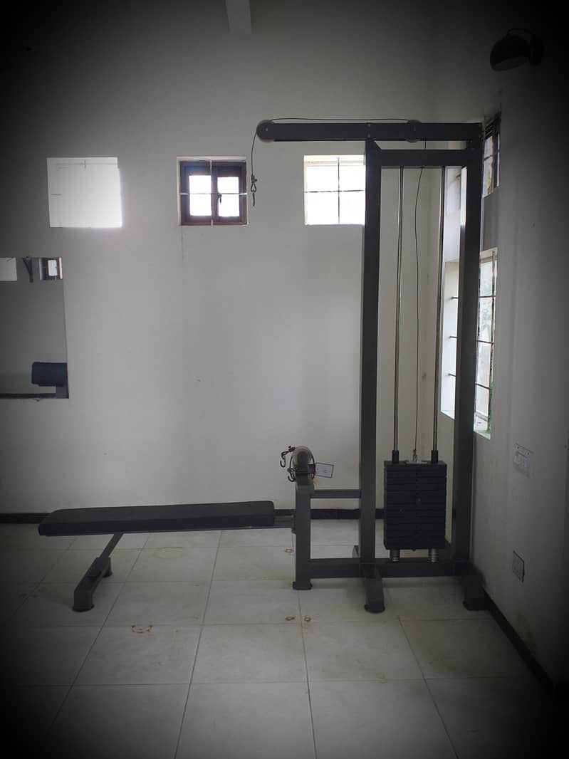 LAT PULLDOWN  MACHINE/Home used. 1