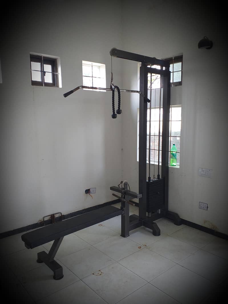 LAT PULLDOWN  MACHINE/Home used. 2