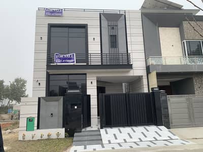 5 MARLA MODERN BEAUTIFUL HOUSE IS AVAILABLE FOR SALE IN DHA PHASE 11 RAHBAR SECTOR 2