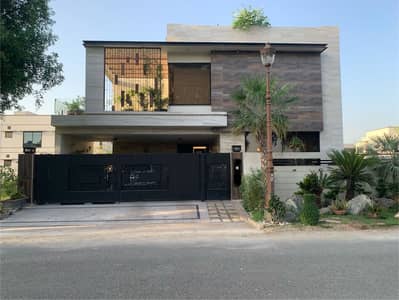 1 KANAL HOUSE SLIGHTLY USED ON TOP NOTCH LOCATION IS AVAILABLE FOR SALE IN LAKE CITY