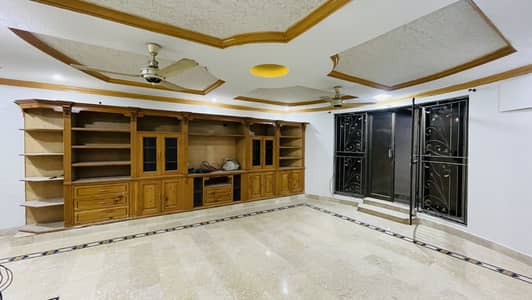 Beautiful 3Bed Open Basement Available For Rent Ideal Location F11