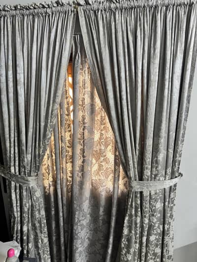 Full length share curtains