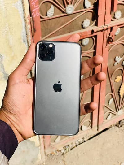 iphone 11 pro max 256 gp water pack 03304465425 what's app