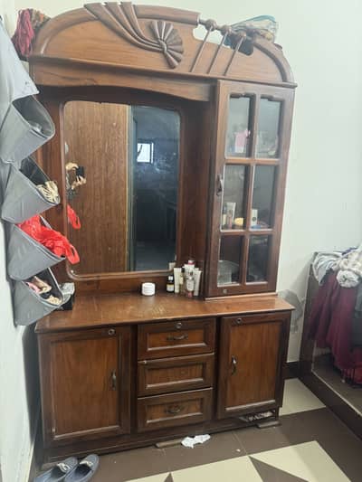 Solid Wood Dresser – Strong & Elegant Storage