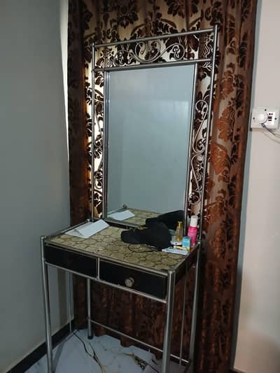 Queen size bed with mattress dresing table