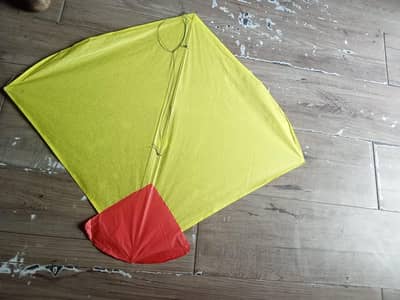 kites 1.5 tawa / 1 is new 1 is a little ripped both in 1000