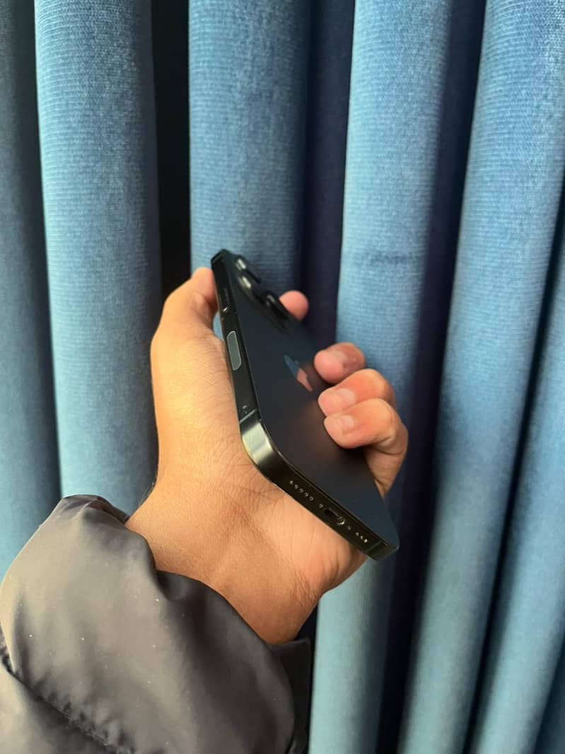 Apple iPhone 15 Pro jv 0