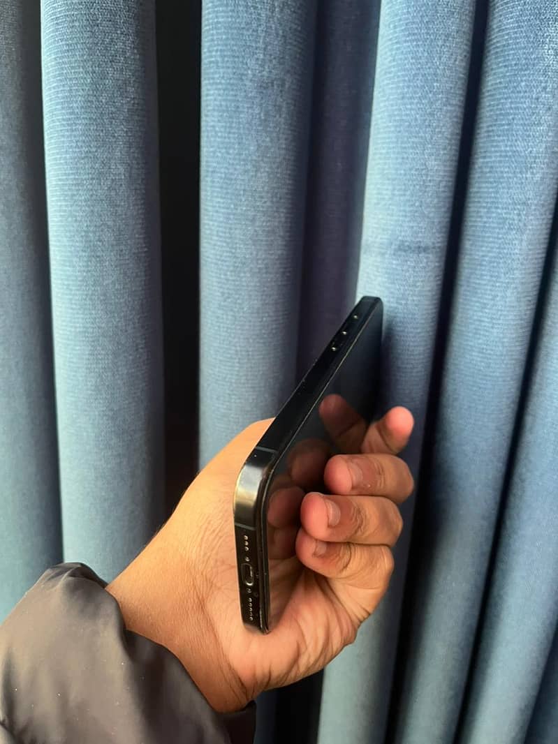 Apple iPhone 15 Pro jv 4