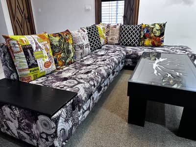 8 Seater Modern L Shaped Majlis Type Sofa set with Modern Table