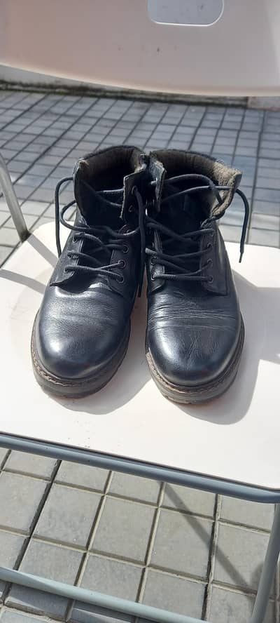 2 pair of top of the line boots (Black & Dark brown) Shoes.
