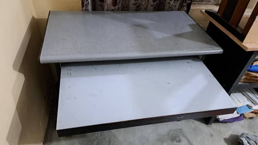 Office/Computer table in very good condition