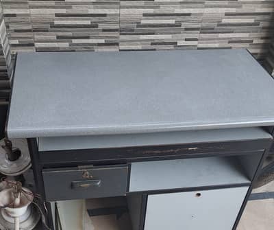 Office/Computer table in very good condition