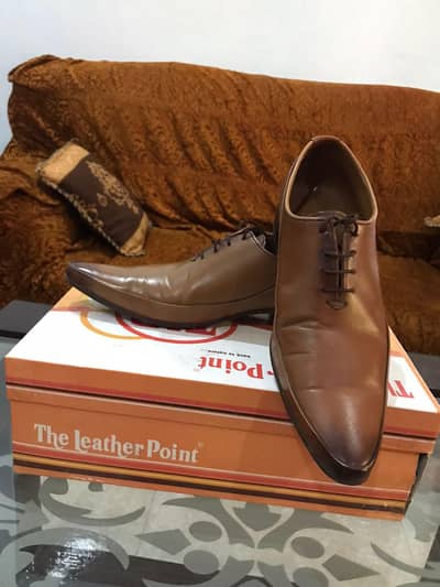 leather point shoes