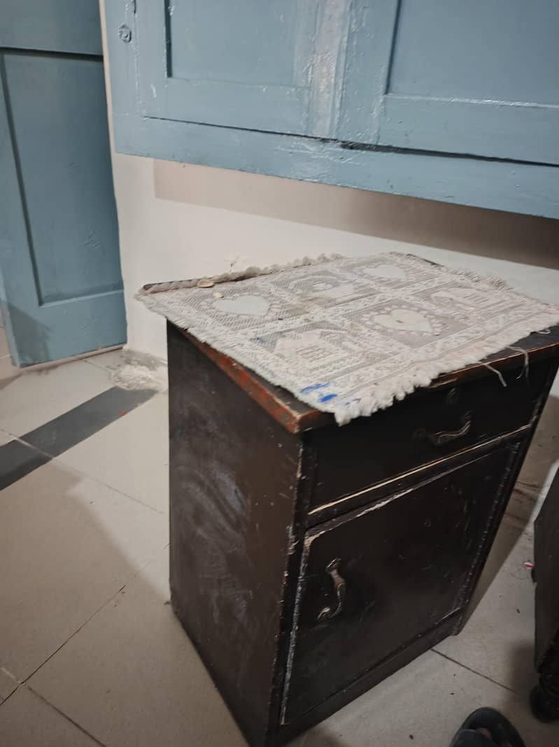 king size bed + Side table + Dressing Table 8