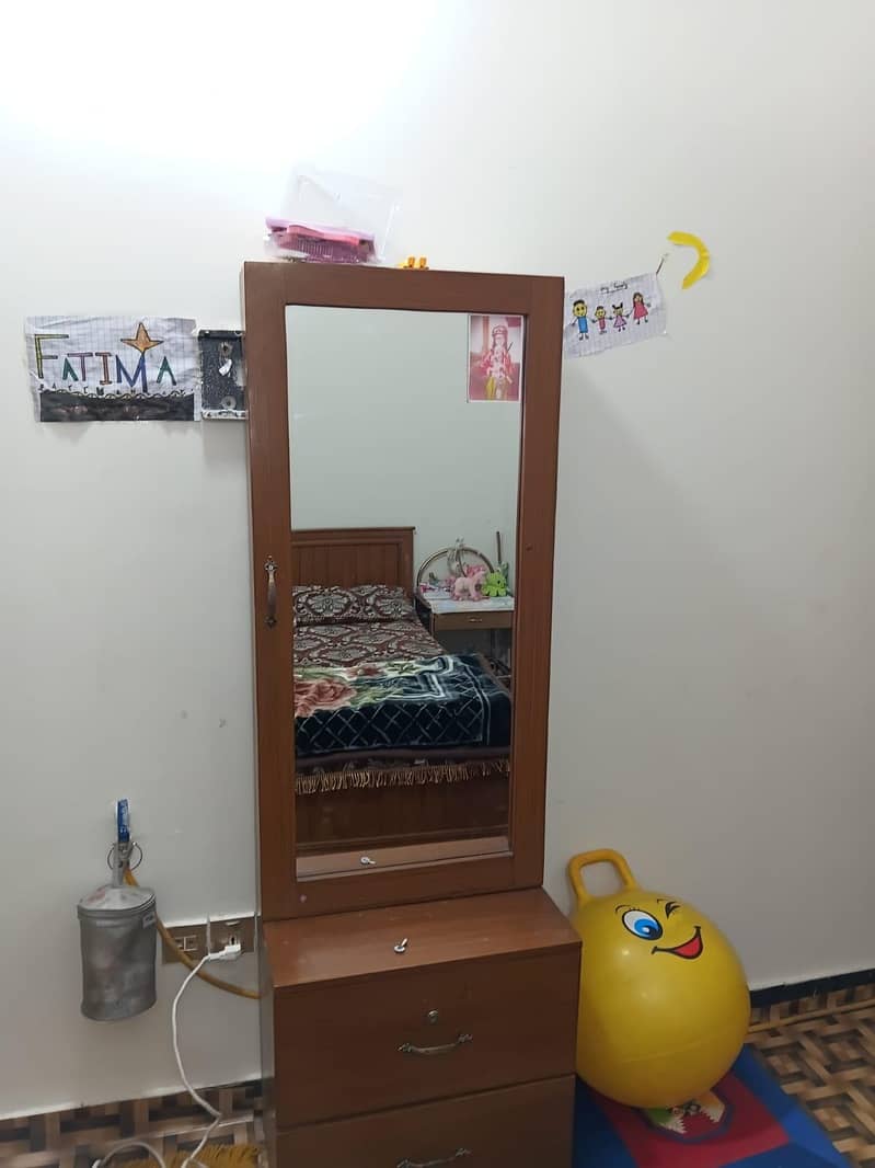 Dressing table 0