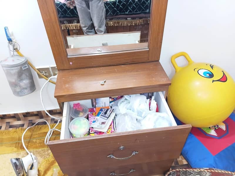 Dressing table 1