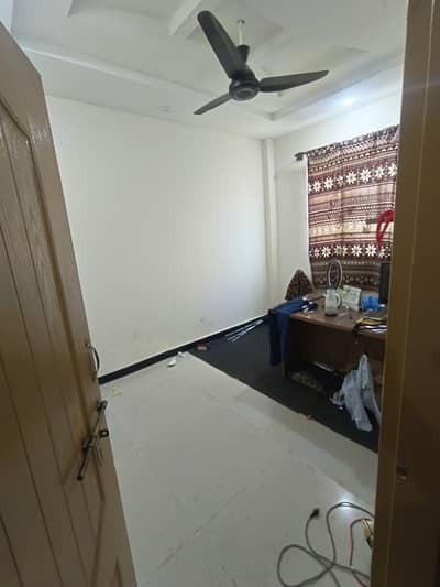 House for rent 3 Marla 1st floor with water boring in ghauri town phase 4a isb