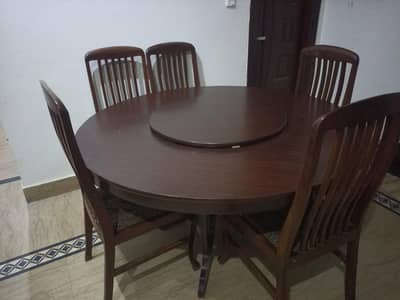 round dining table center moveable with 5 chairs.