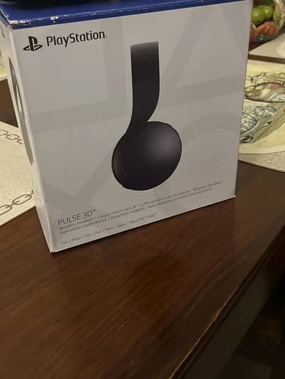 Sony pulse included with box and all accessories