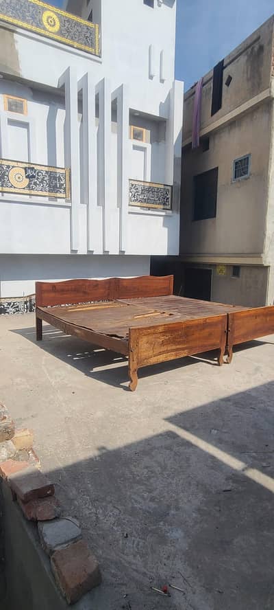 2 old bed for sale